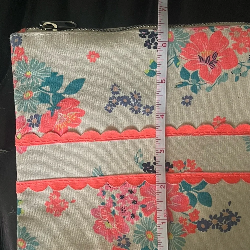 Floral Canvas Clutch with Zipper - Picture 5 of 7